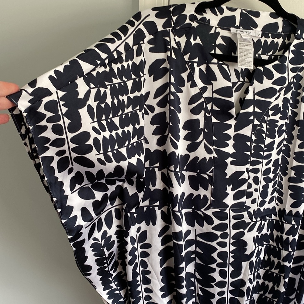 Chico's Foliage Print Tie Front Blouse Size 1 (Women's Size 8) Navy & White - Picture 5 of 8
